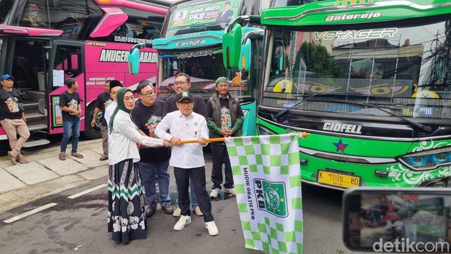Cak Imin melepas 1.000 peserta mudik gratis PKB.