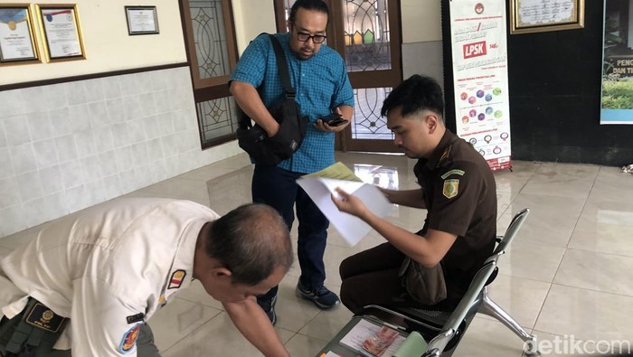 Salah seorang pelaku usaha street coffee Kotabaru, Andre usai menjalani sidang tipiring di Pengadilan Negeri (PN) Jogja, Rabu (26/3/2025).