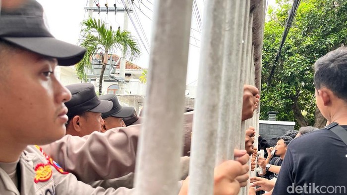 demo tolak uu tni di Banyuwangi