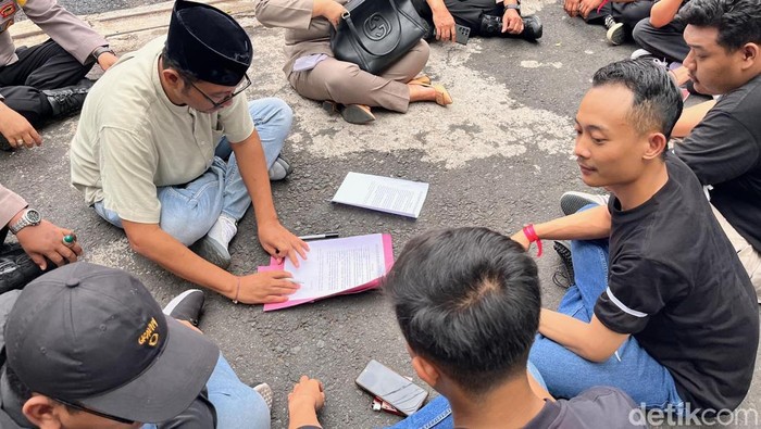 demo tolak uu tni di Banyuwangi