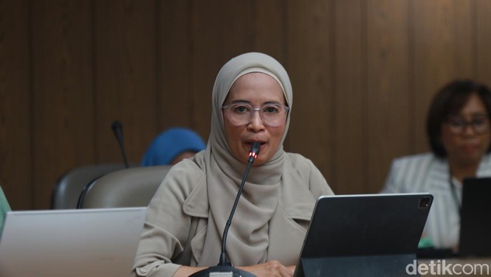 Direktur SDM, Pendidikan, dan Penelitian, RSUP Dr Sardjito, drg. Nusati Ikawahju, M.Kes saat konpres di Gedung Administrasi Pusat (GAP) Sardjito, Rabu (26/3/2025).