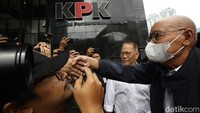 Dalam kasus ini, tim penyidik KPK juga telah menggeledah rumah Djan Faridz di Menteng, Jakarta Pusat, pada 22 Januari 2025. Sejumlah barang bukti disita KPK dari rumah Djan Faridz.