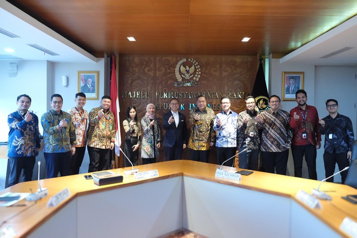 Wakil Ketua MPR RI, Eddy Soeparno menerima kunjungan Direktur Utama PT Bursa Efek Indonesia (BEI) Iman Rachman.