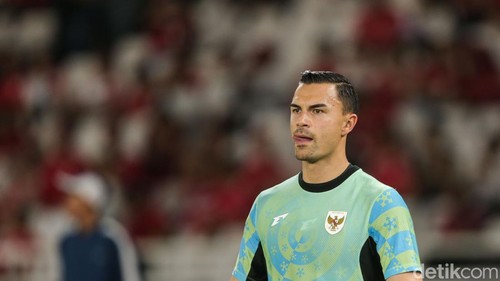Emil Audero Mulyadi dalam jelang laga Timnas Indonesia melawan Bahrain di Stadion Utama Gelora Bung Karno.