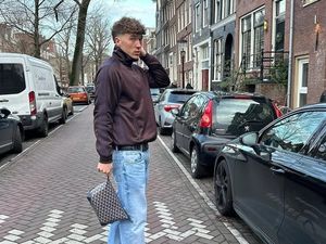 Foto: Gaya Off the Field Ole Romeny, Pemain RI Bobol Gawang Bahrain