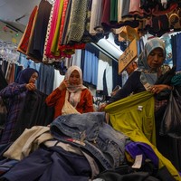 Mulai dari Lemari Sendiri, 3 Kebiasaan Ini Bantu Tekan Sampah Fashion