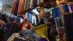 Geliat Penjualan Baju Bekas di Pasar Senen Jelang Lebaran