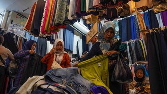 Mulai dari Lemari Sendiri, 3 Kebiasaan Ini Bantu Tekan Sampah Fashion