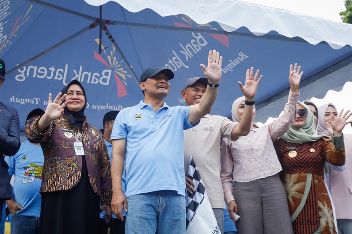 Gubernur Jawa Tengah (Jateng) Ahmad Luthfi melepas peserta program Mudik Gratis Lebaran 2025 di Museum Purna Bhakti Pertiwi, Taman Mini Indonesia Indah (TMII), Jakarta Timur.