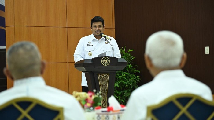 Gubsu Bobby Nasution saat menghadiri acara di BPK