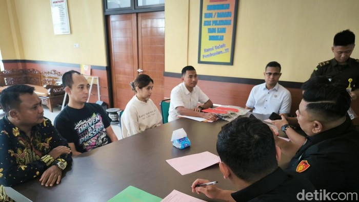 Ichlas dan Viska dilimpahkan ke Kejari Gresik