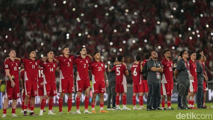 Timnas Indonesia meraih kemenangan 1-0 atas Bahrain. Gol Ole Romeny memenangkan skuad Garuda dan menjaga harapan lolos ke Piala Dunia 2026 tetap menyala. Indonesia menghadapi Bahrain di Stadion Utama Gelora Bung Karno, Selasa (25/3/2025) malam WIB.