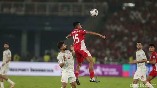 Timnas Indonesia meraih kemenangan 1-0 atas Bahrain. Gol Ole Romeny memenangkan skuad Garuda dan menjaga harapan lolos ke Piala Dunia 2026 tetap menyala. Indonesia menghadapi Bahrain di Stadion Utama Gelora Bung Karno, Selasa (25/3/2025) malam WIB.