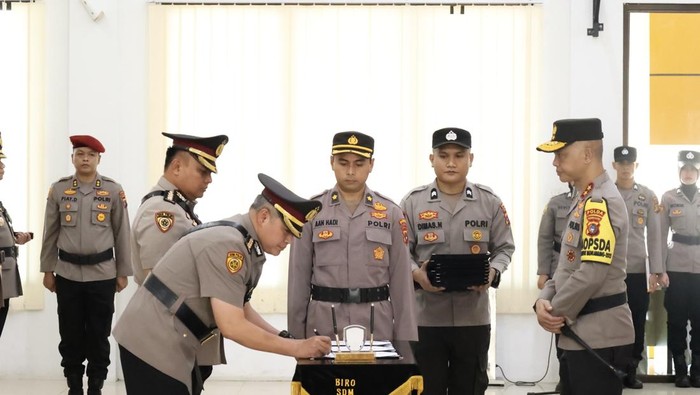 Irjen Hendro Pandowo memimpin serah terima jabatan 3 pejabat utama (PJU) dan lima Kapolres di Polda Babel.