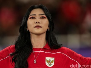 Pakai Jersey Nomor 25 saat Nyanyi di Laga Timnas, Isyana Ungkap Alasannya