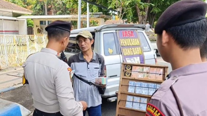 Jasa Penukaran Uang Baru di Kota Pasuruan Antisipasi Upal