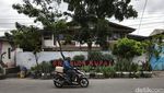 Potret Kesibukan di Kampung Ketupat Kota Bandung Jelang Lebaran 2025