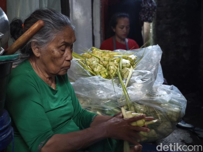 Kampung Ketupat di Bandung jelang lebaran 2025 Kampung Ketupat di Bandung jelang lebaran 2025