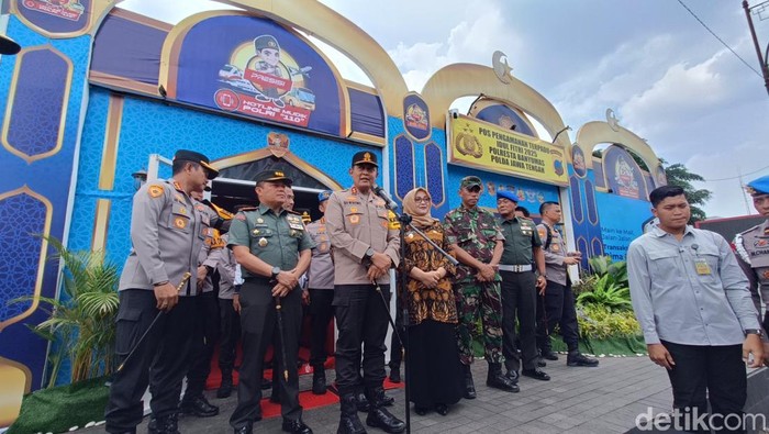 Kapolda Jateng, Irjen Ribut Wibowo meninjau Pos Terpadu Polresta Banyumas di Alun-alun Purwokerto, Rabu (26/3/2025).