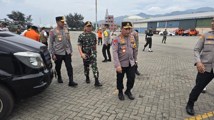 Kapolri Jenderal Listyo Sigit dan Panglima TNI Jenderal Agus Subiyanto bertolak dari Pelabuhan Merak ke Lampung