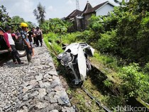 Penampakan Sigra Pemudik Ringsek Ditabrak KA Batara Kresna di Sukoharjo