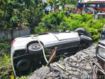 Sigra Tertabrak KA Batara Kresna Bawa 2 Keluarga Mudik Wonogiri dan Sukoharjo