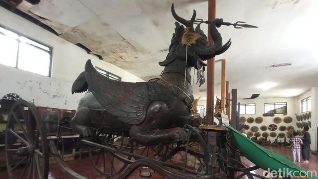 Kereta Paksi Naga Liman