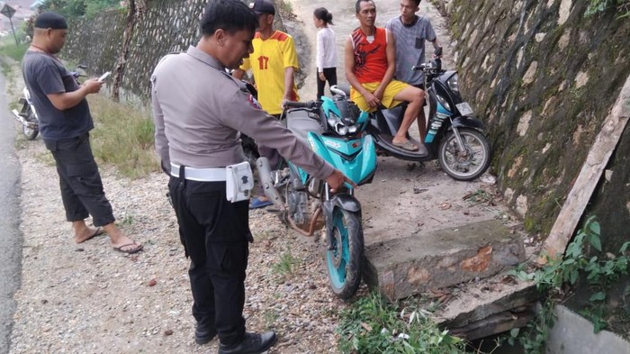 Pemotor berinisial KN (18) di Kabupaten Konawe, Sulawesi Tenggara (Sultra) tewas usai mengalami kecelakaan dengan menabrak deker rumah warga.