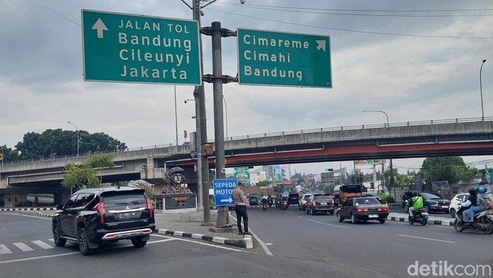 Kondisi Arus Lalu Lintas di Simpang Padalarang