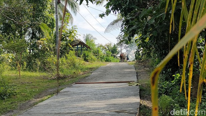 Kondisi Jalan Sambiroto-Tawang, Banyuroto, Kapanewon Nanggulan, Kulon Progo, yang telah direhab warga, Rabu (26/3/2025).