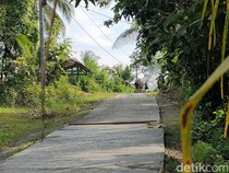 Jalan Rusak Tak Kunjung Diperbaiki, Warga Kulon Progo Rehab Pakai Duit Pribadi