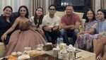 Krisdayanti Kompak Makan Bareng Raul Lemos dan Keluarga Anang