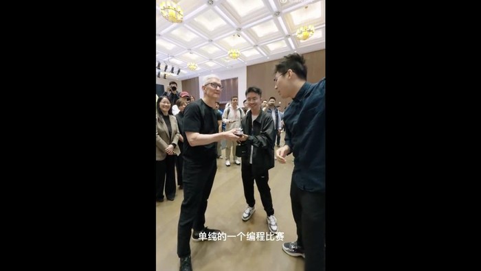 Kunjungan CEO Apple Tim Cook ke Zhejiang University