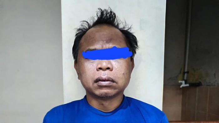 Pelaku pencurian tabung gas kepergok warga, RA (52) saat di Polsek Piyungan.