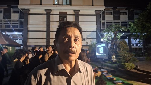 Mantan Hakim MK, I Dewa Gede Palguna, saat ditemui dalam diskusi Teras FISIP Vol. 1 ‘Pengesahan RUU TNI: Apa yang Perlu Diketahui Masyarakat’ di Kampus Unud Sudirman, Denpasar, Selasa (25/3/2025) malam. (Fabiola Dianira/detikBali)