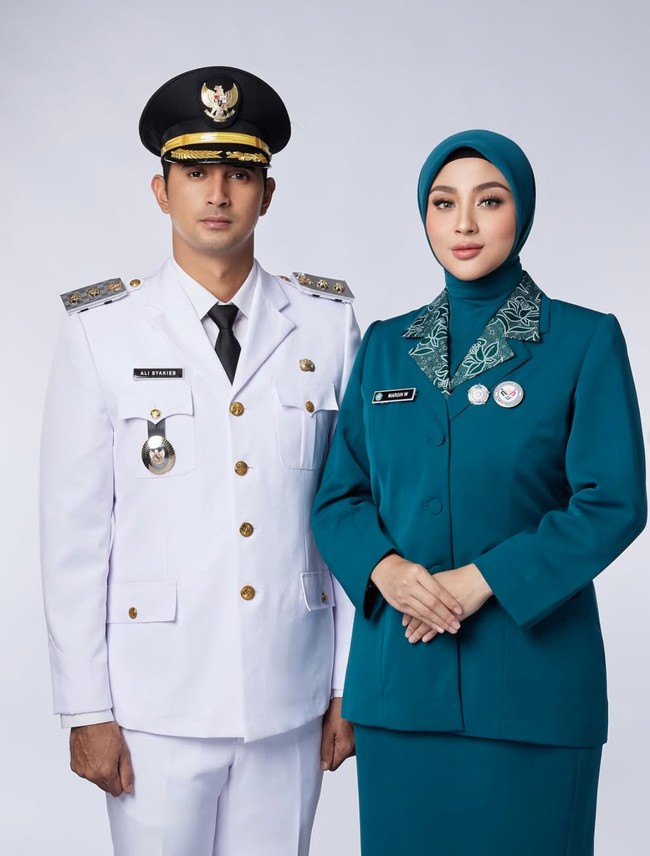 Ali Syakieb diketahui telah terpilih sebagai Wakil Bupati Bandung periode 2024-2029. Dengan demikian sang istri, Margin, turut bertugas mendampingi suami sebagai istri Wakil Bupati Bandung. Foto: Instagram/@aldiphotoofficial