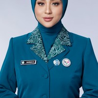 Penampilan Margin makin flawless dengan riasan hasil MUA Dany Barca. Blush on berwarna peach dipadukan dengan lipstik pink nude membuat penampilannya jadi makin fresh namun tetap natural. Foto: Instagram/@aldiphotoofficial