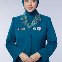 Bagian matanya tampak lebih besar dan lentik dengan bulu mata palsu yang panjang dan tebal. Margin juga mempercantik bagian matanya dengan menggunakan lensa kontak berwarna terang. Foto: Instagram/@aldiphotoofficial