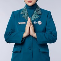 Wanita 25 tahun itu juga terlihat rapi dan berwibawa dengan hijab hasil styling dari Tya S Goenawan. Foto: Instagram/@aldiphotoofficial