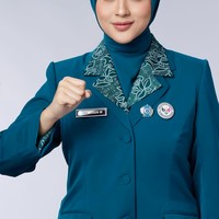 Dengan riasan simpel namun flawless membuat kecantikan Margin makin terpancar. Aura ibu pejabat pun jelas terlihat. Foto: Instagram/@aldiphotoofficial