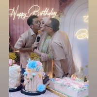 Ibunda Daffa Wardhana yang juga merupakan artis lawas, Marini Zumarnis baru saja berulang tahun yang ke-49 pada 24 Maret 2025. Merayakan ulang tahunnya, Marini menggelar pesta dan makan malam bersama orang-orang tersayang. Foto: Instagram