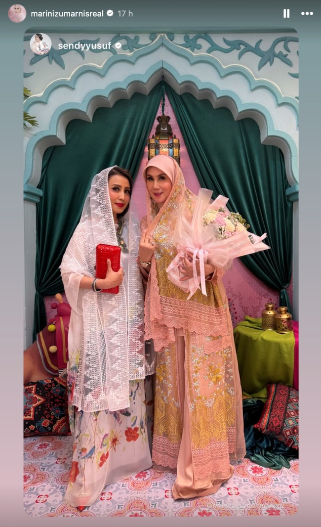 Meski kini sudah memasuki usia 49 tahun namun pesona pemeran Ibu Peri dalam sinetron legendaris tahun 2002, Bidadari, itu tetap bikin terpana. Ia masih tetap terlihat cantik dan langsing. Foto: Instagram