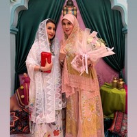 Meski kini sudah memasuki usia 49 tahun namun pesona pemeran Ibu Peri dalam sinetron legendaris tahun 2002, Bidadari, itu tetap bikin terpana. Ia masih tetap terlihat cantik dan langsing. Foto: Instagram