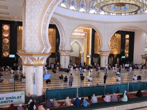 Masjid di Bekasi Sediakan Ceramah Berbahasa Isyarat untuk Jemaah Tuli