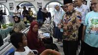 Sebagai upaya memasyarakatkan literasi, Badan Bahasa menyediakan 20.000 buku untuk anak-anak dan masyarakat umum di gerai baca yang tersebar di enam lokasi titik mudik. Foto: (Dokumentasi Kemendikdasmen)