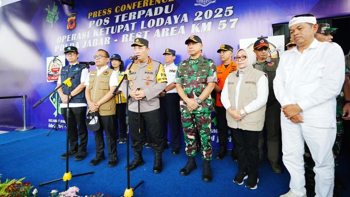Menko PMK, Kapolri hingga Panglima TNI Tinjau Arus Mudik di Tol Cikampek