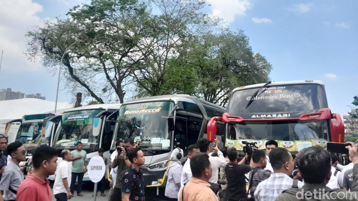 Momen pelepasan mudik gratis Pemkot Medan