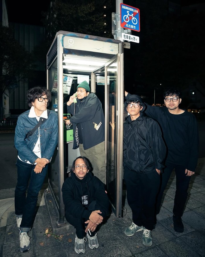 Morfem Morfem hadir jadi band pembuka konser State Champs di Jakarta.