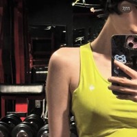 Aktris berusia 33 tahun itu menganggap tato sebagai bentuk coping mechanism alias caranya melampiaskan stres. Namun, karena dimarahi ibunya, Nana eks After School akhirnya pelan-pelan menghapus tatonya. Foto: dok. Instagram @jin_a_nana