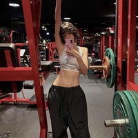 Dari semua tato, hanya satu yang dipertahankan Nana eks After School yaitu tato angka kelahiran ibunya 1968 pada bagian kaki. Foto: dok. Instagram @jin_a_nana